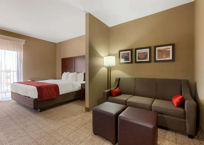Hotel Comfort & At Powell 4*