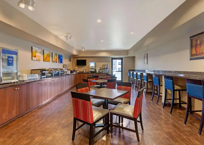 Comfort & At Powell 4*